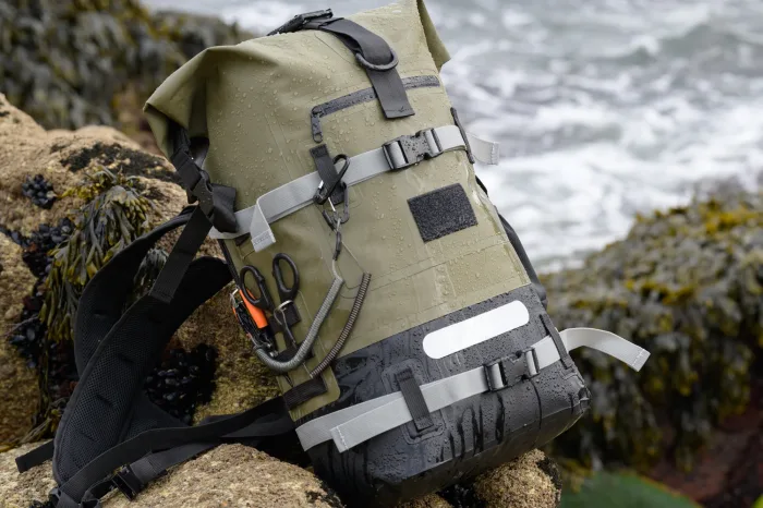 Sac étanche kaki IPX6 – Modulable de 20L à 40L avec écusson Breton – Image 3
